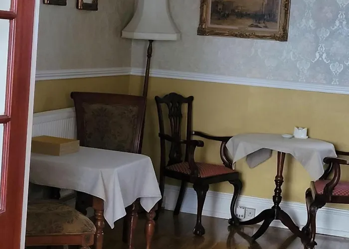 J\'S Mayfair Guest House